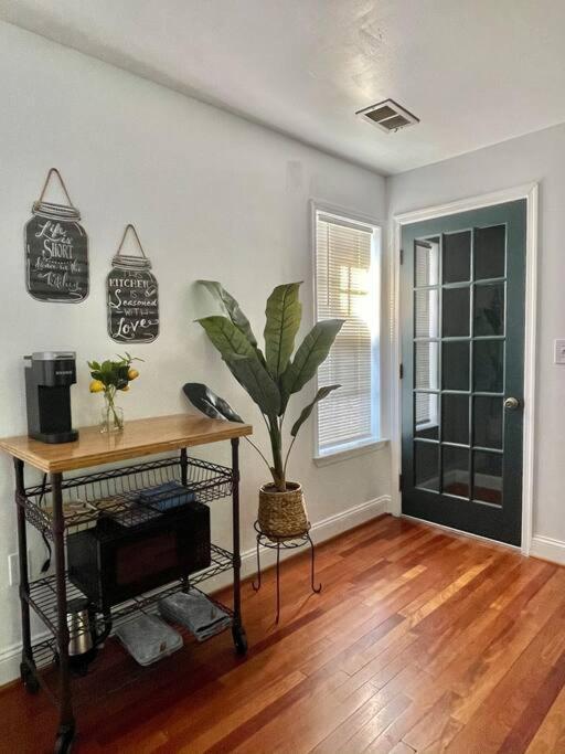 Brand New, Cozy, Modern, One-Bedroom Apartment Falls Church Exterior foto